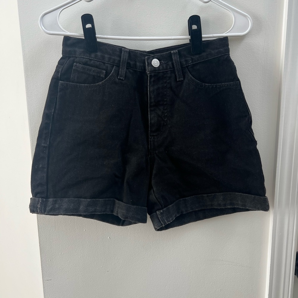 Vintage Black Women’s Guess Black Jean Short Size 27